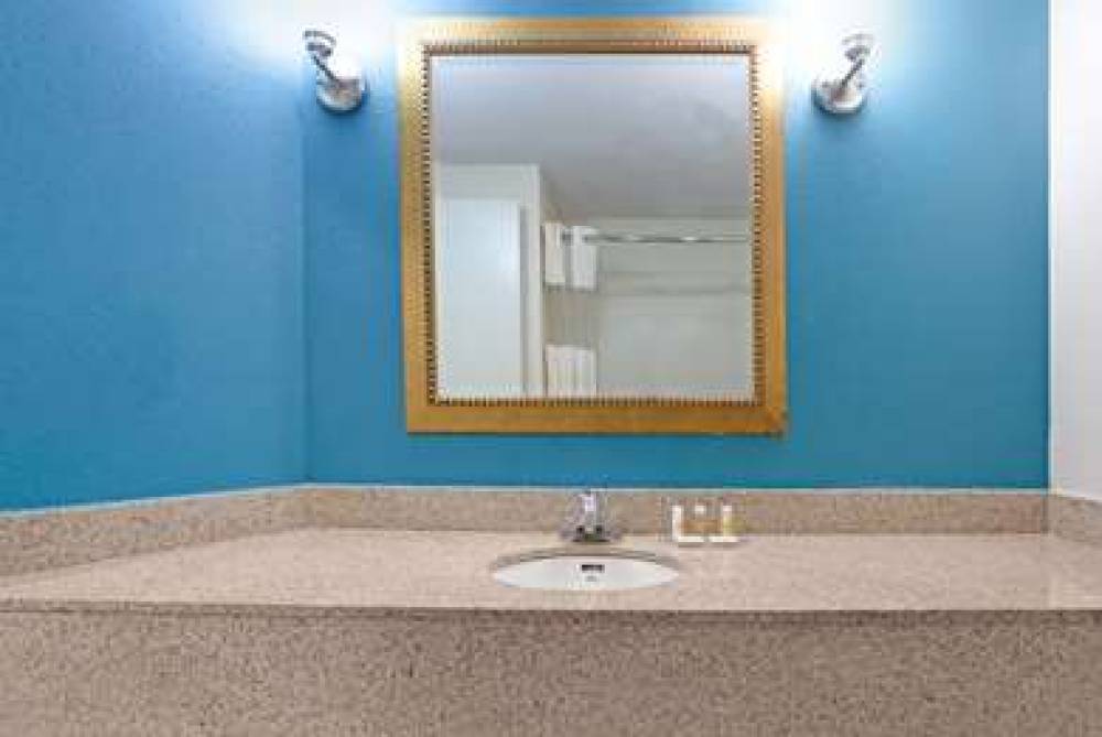 CLARION POINTE ATLANTA AIRPORT COLL 6