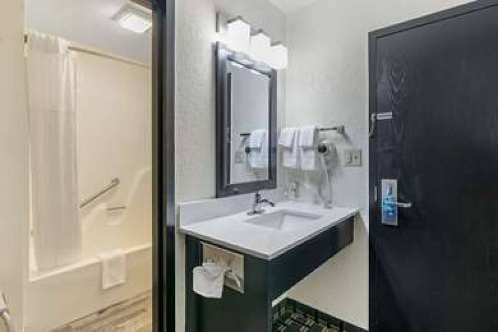 CLARION POINTE JASPER 2