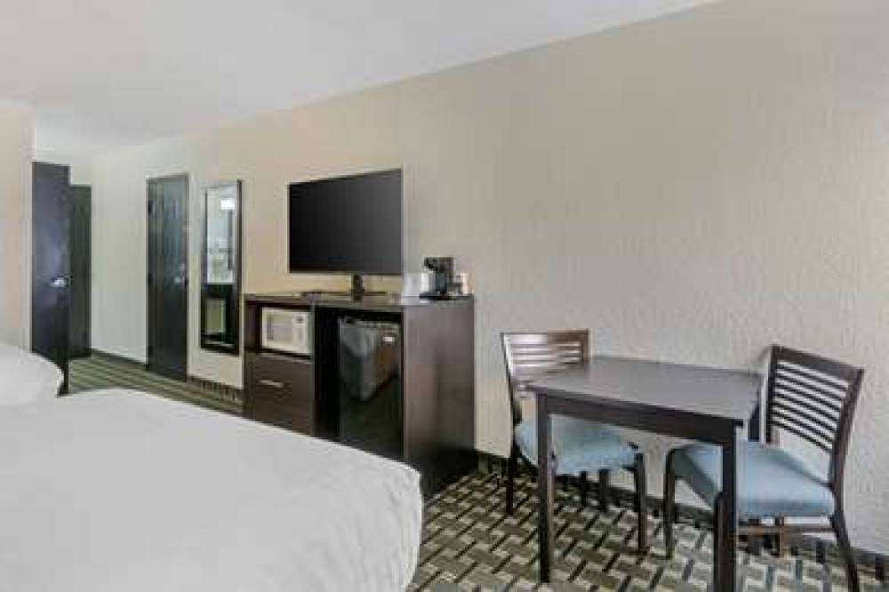 CLARION POINTE JASPER 4