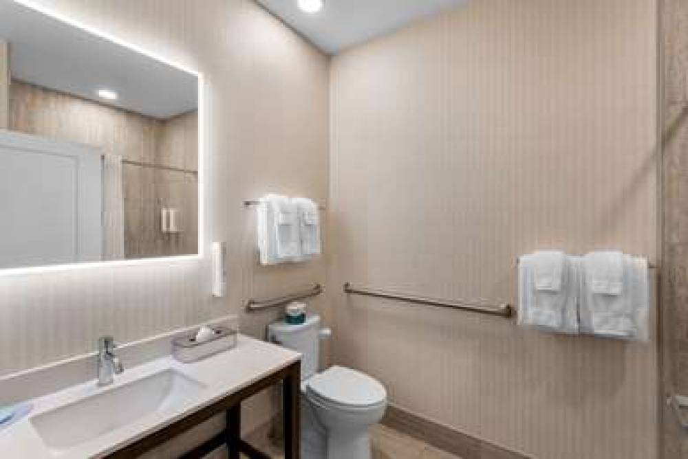 CLARION POINTE MATTOON NEAR UNIVERS 10