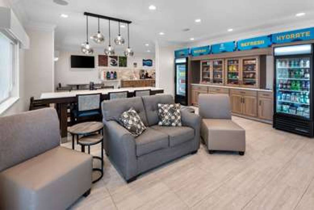 CLARION POINTE MATTOON NEAR UNIVERS 4