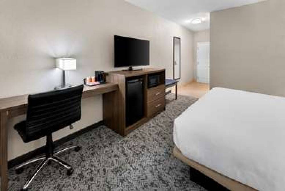 CLARION POINTE MATTOON NEAR UNIVERS 9