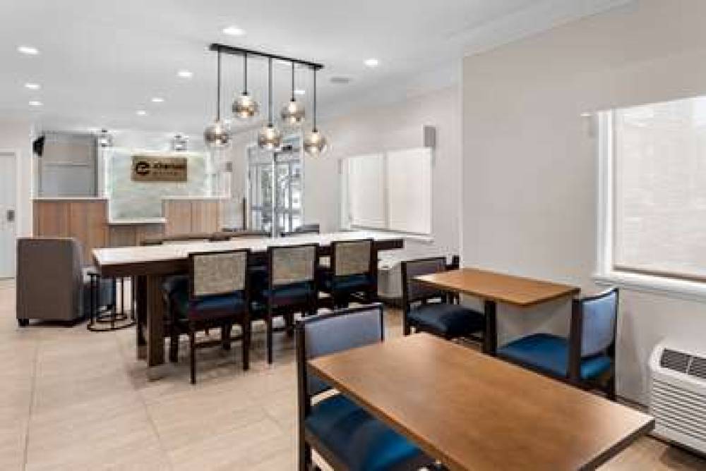 CLARION POINTE MATTOON NEAR UNIVERS 6