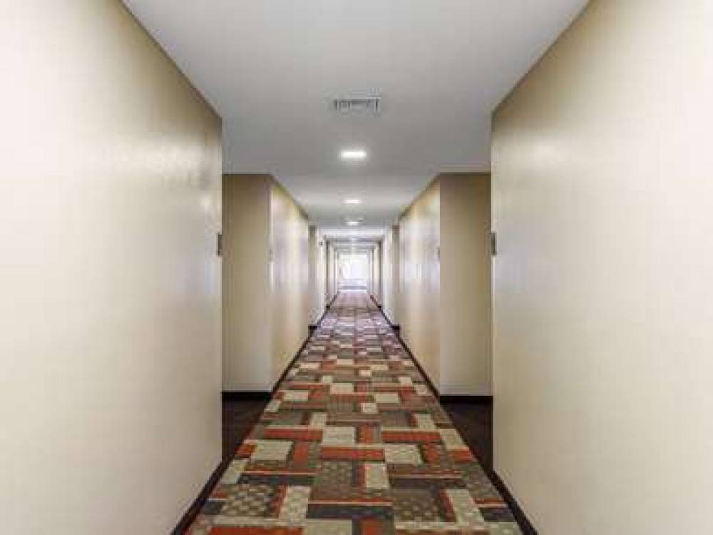 CLARION POINTE SAVANNAH GATEWAY I-9 5