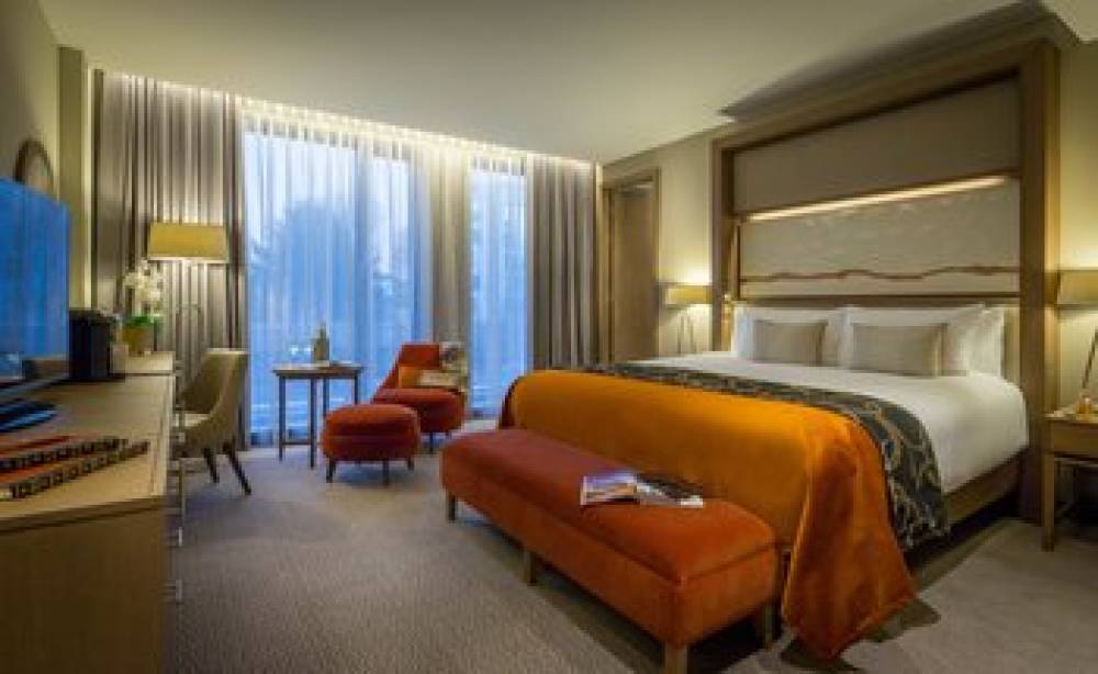 CLAYTON HOTEL CHISWICK 4