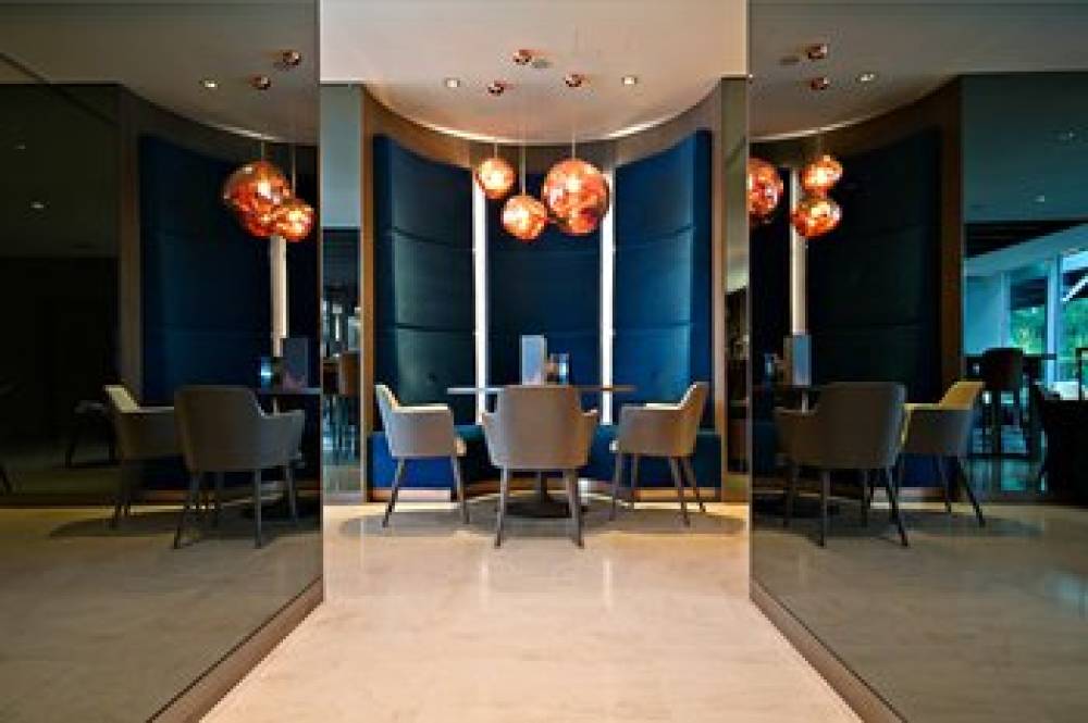 CLAYTON HOTEL CHISWICK 9