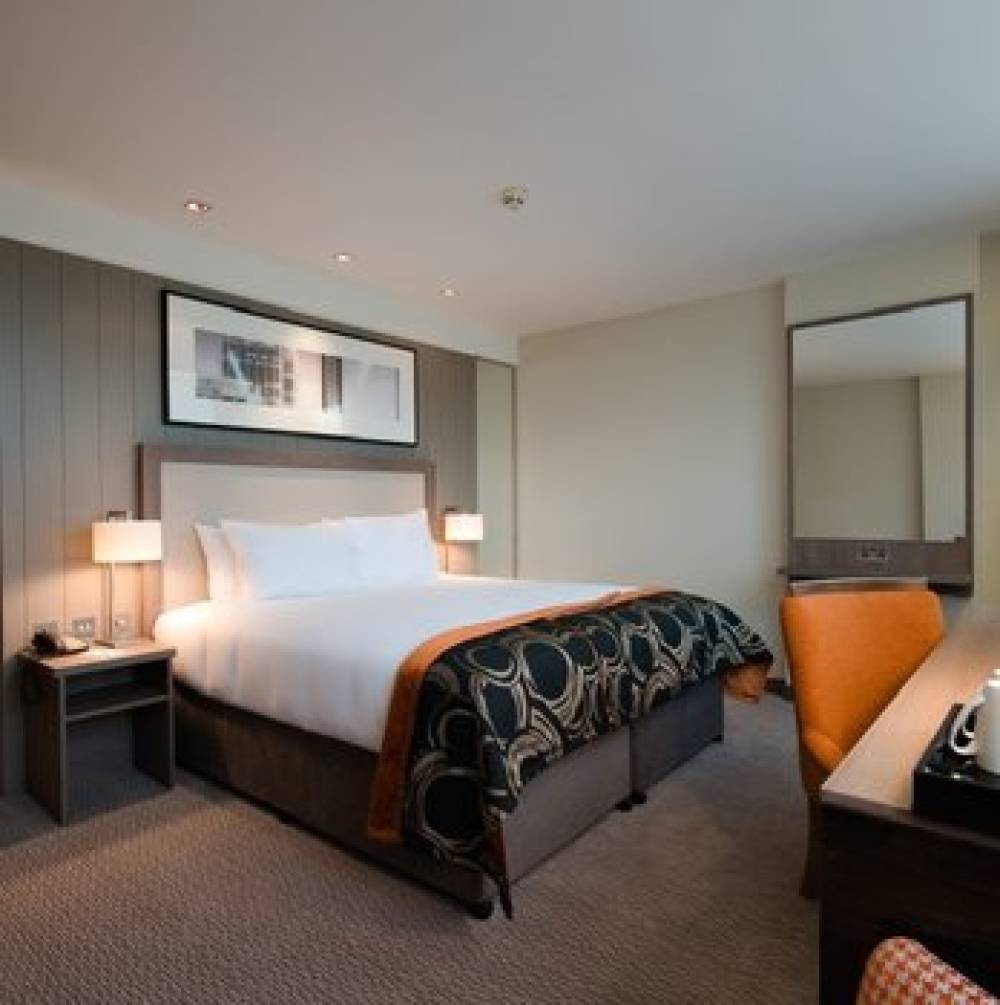 CLAYTON HOTEL CHISWICK 3