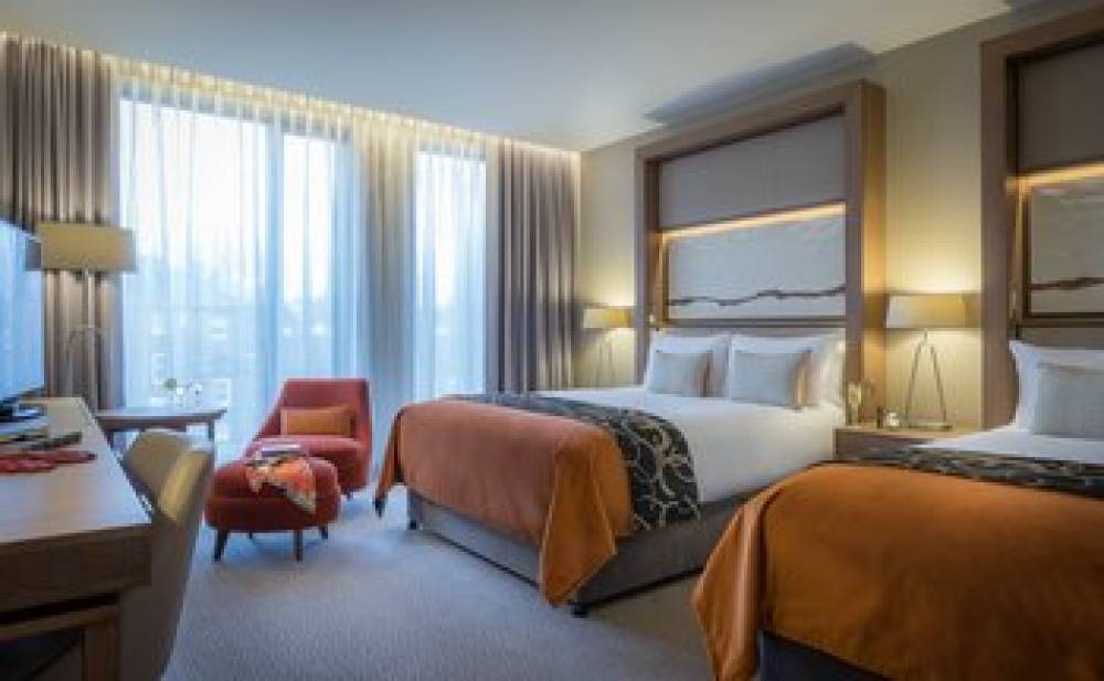 CLAYTON HOTEL CHISWICK 2