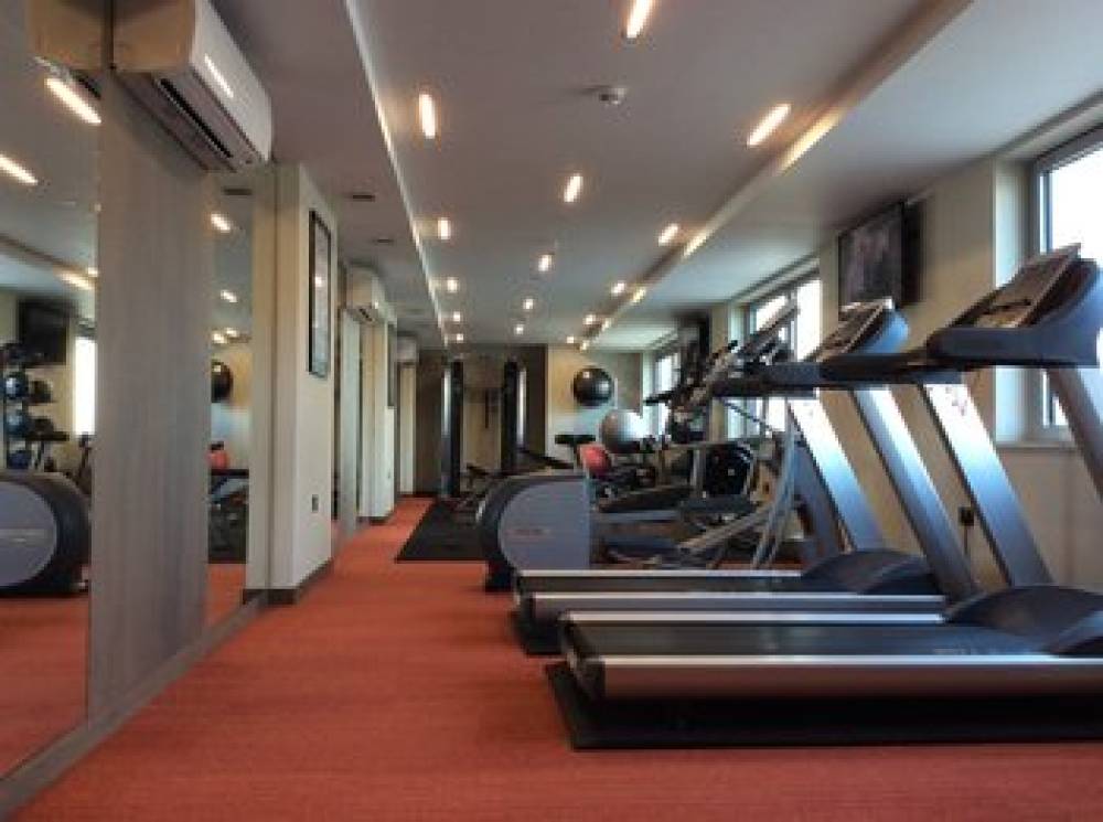 CLAYTON HOTEL CHISWICK 10