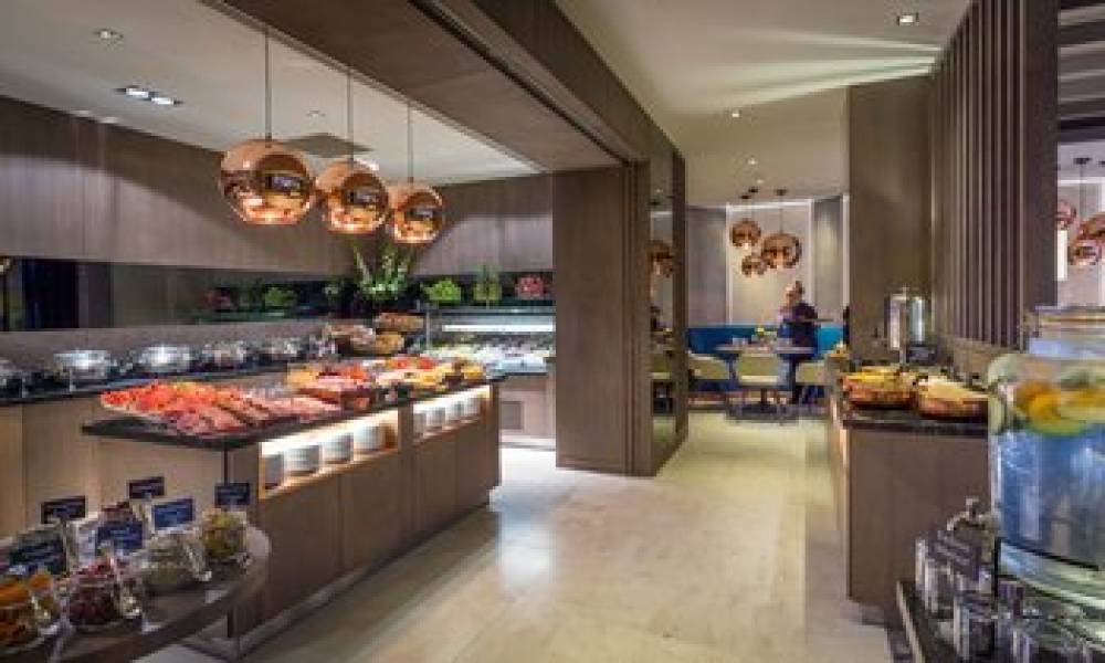 CLAYTON HOTEL CHISWICK 6