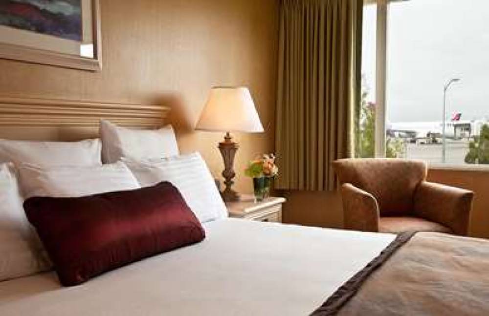 Coast Gateway Hotel 10