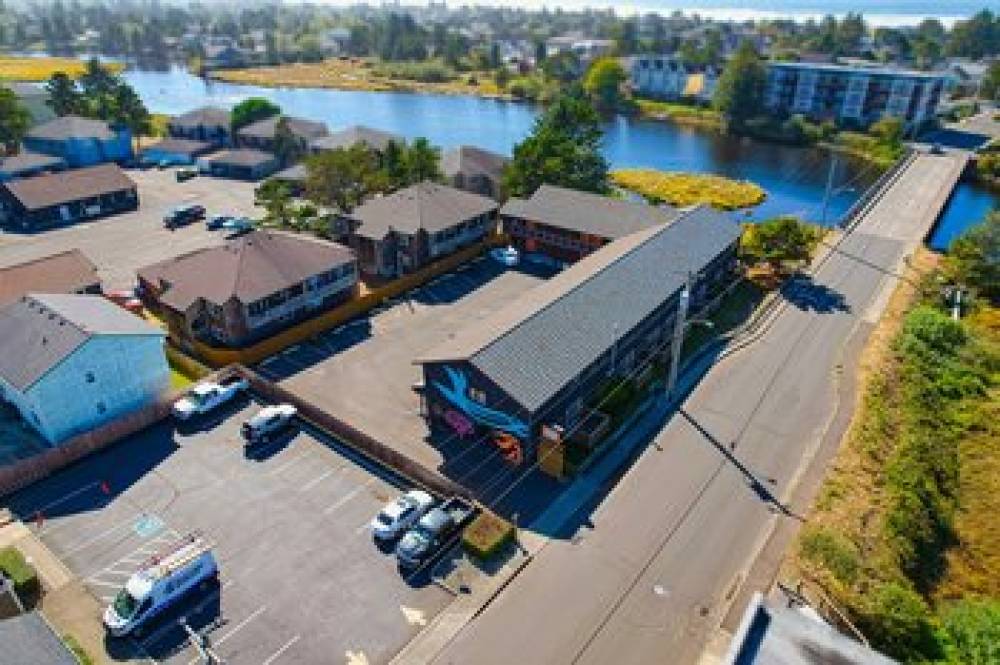 COAST RIVER INN BY OYO SEASIDE 8