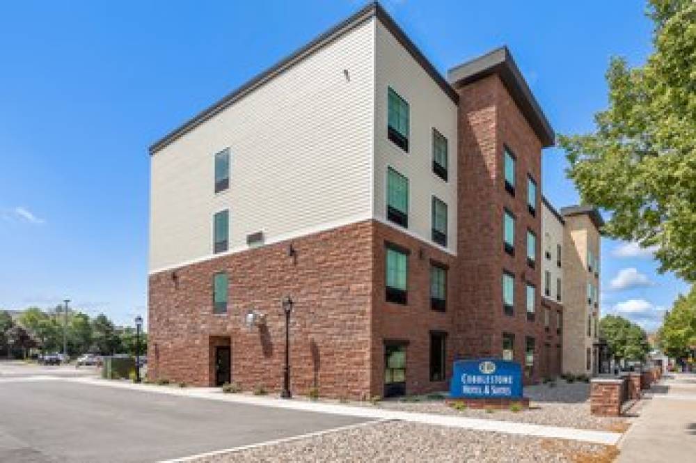 Cobblestone Hotel De Pere