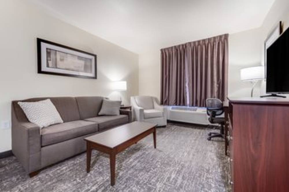 COBBLESTONE HOTEL TWO RIVERS 5