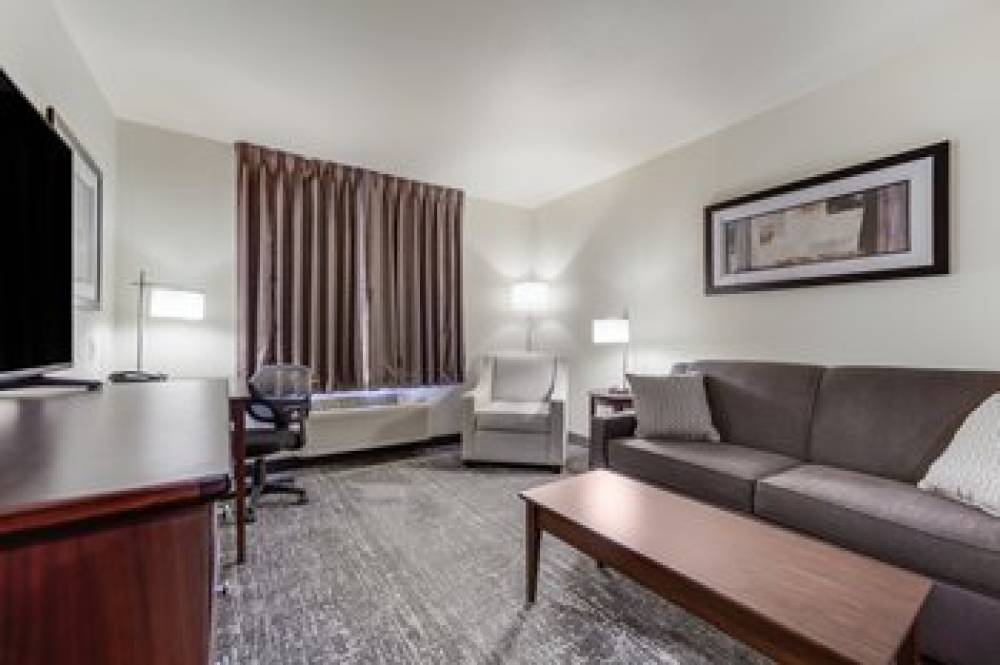 COBBLESTONE HOTEL TWO RIVERS 6