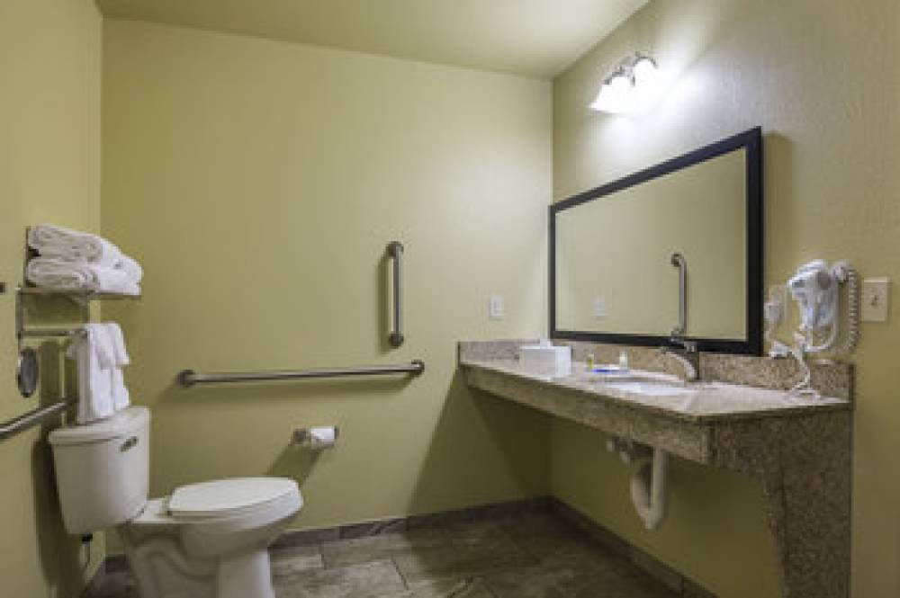 COBBLESTONE INN ALTAMONT 6