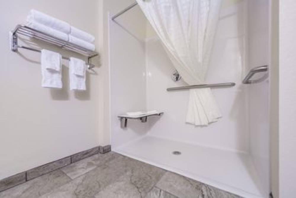 COBBLESTONE INN HOLDREGE 7