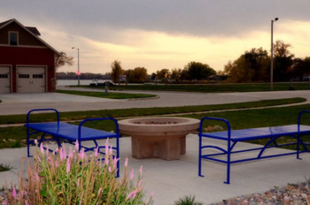 Cobblestone Inn Lake View