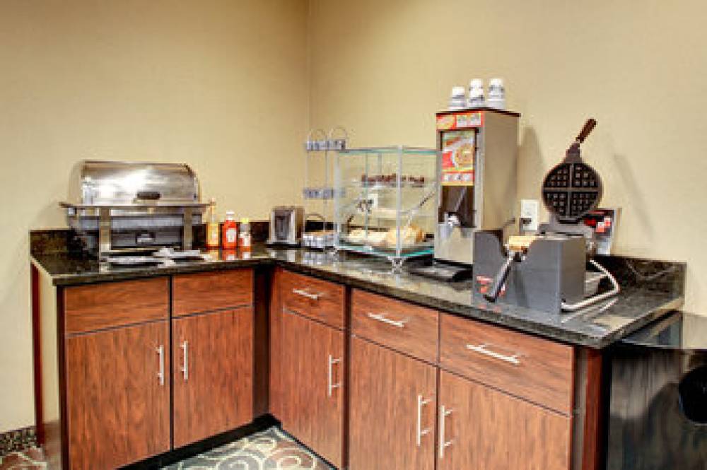 COBBLESTONE INN SCHUYLER 10