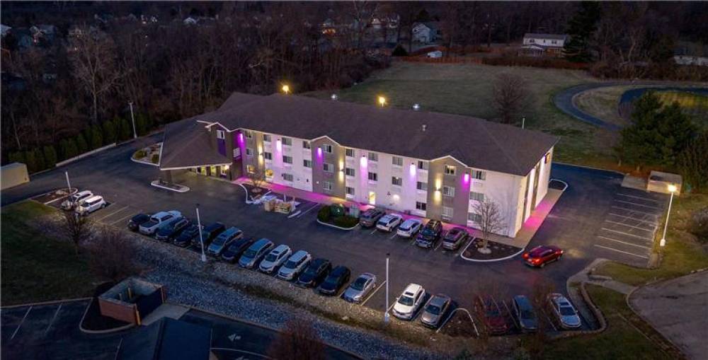 COLLEGE INN 8