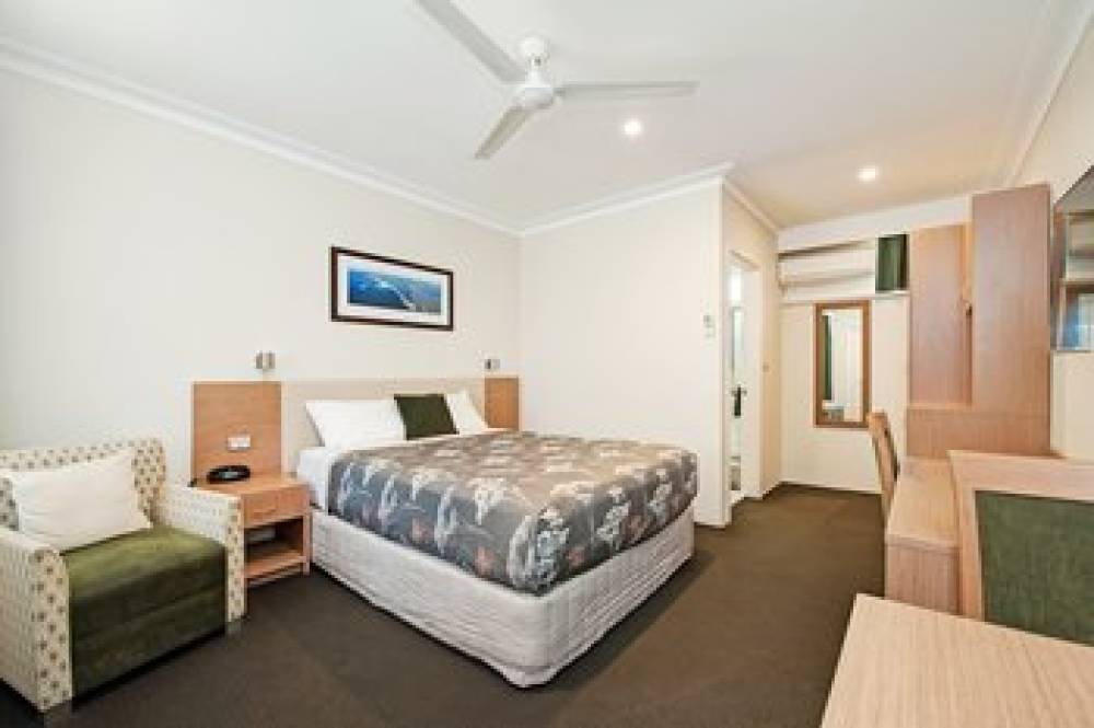 COLONIAL TERRACE MOTOR INN 4