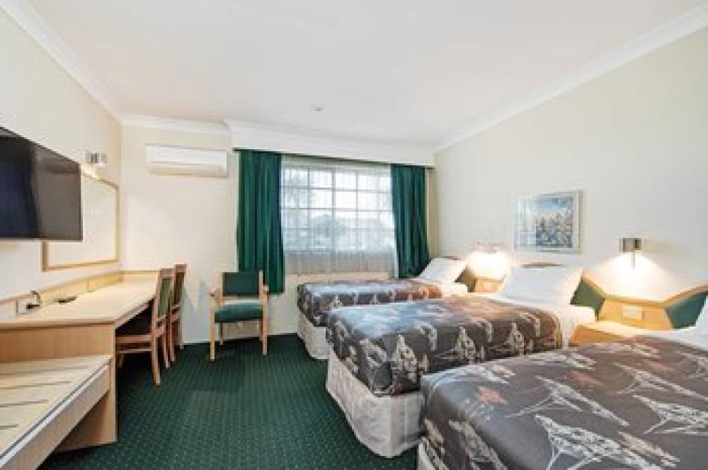 COLONIAL TERRACE MOTOR INN 6