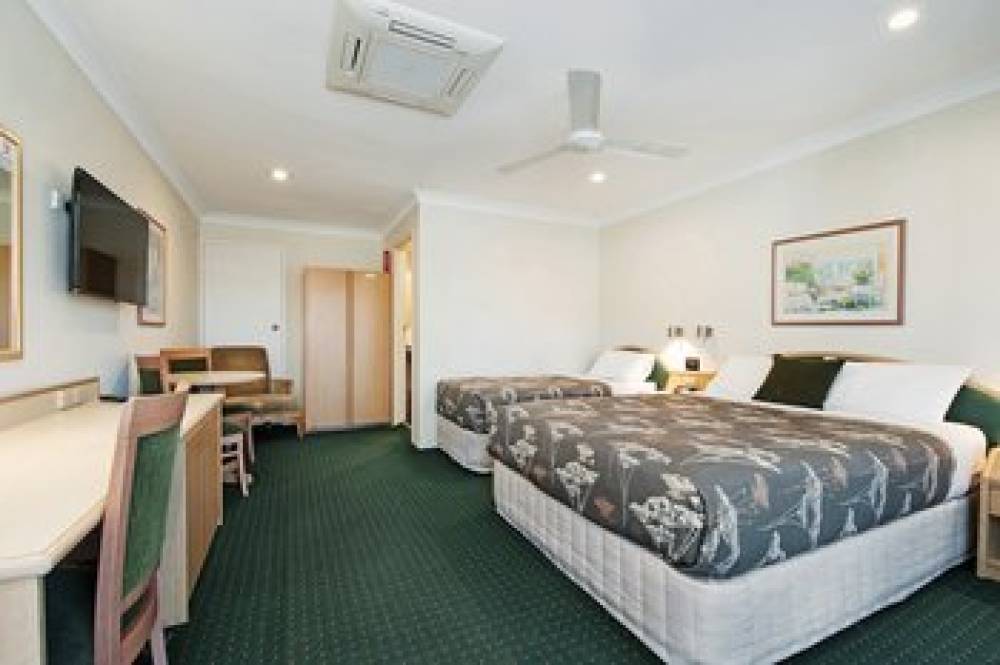 COLONIAL TERRACE MOTOR INN 7