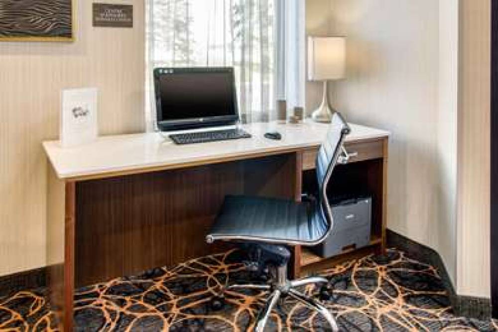 Comfort Inn Aeroport 8
