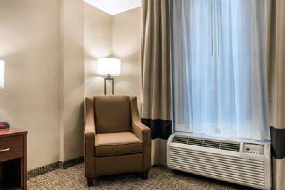 Comfort Inn Airport 6