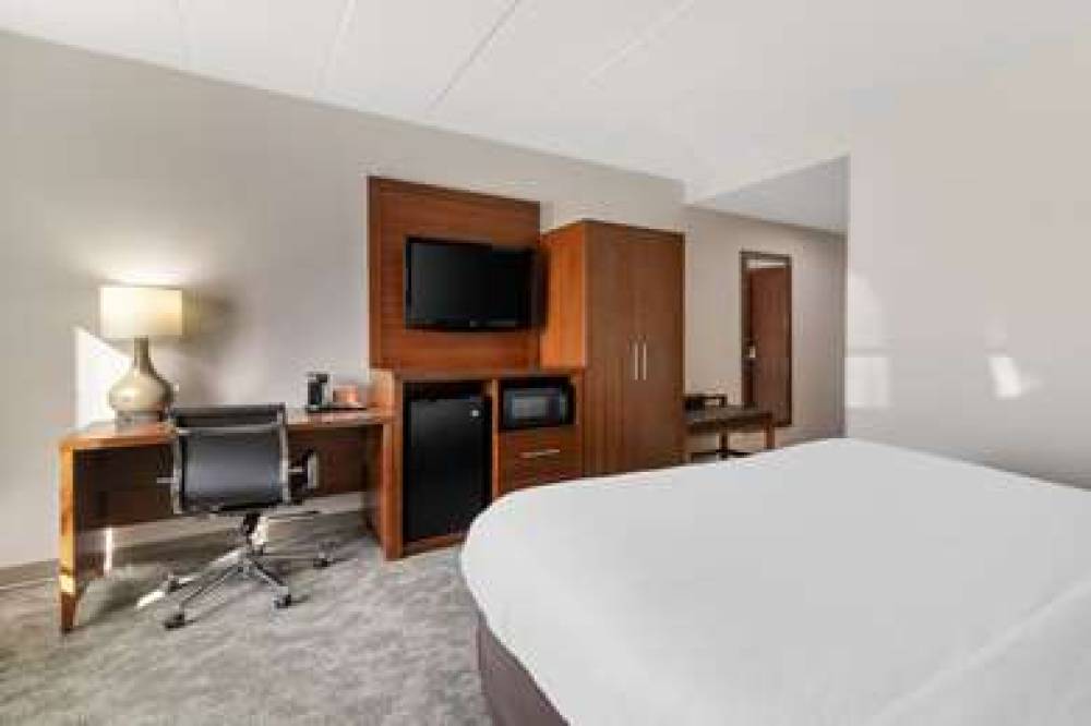 COMFORT INN MANCHESTER AIRPORT 9
