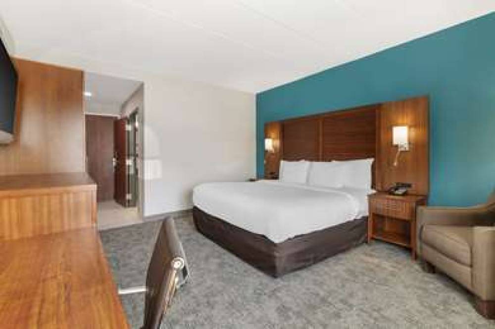 COMFORT INN MANCHESTER AIRPORT 8