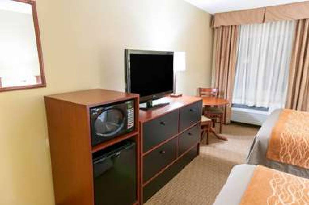 Comfort Inn Amish Country 10