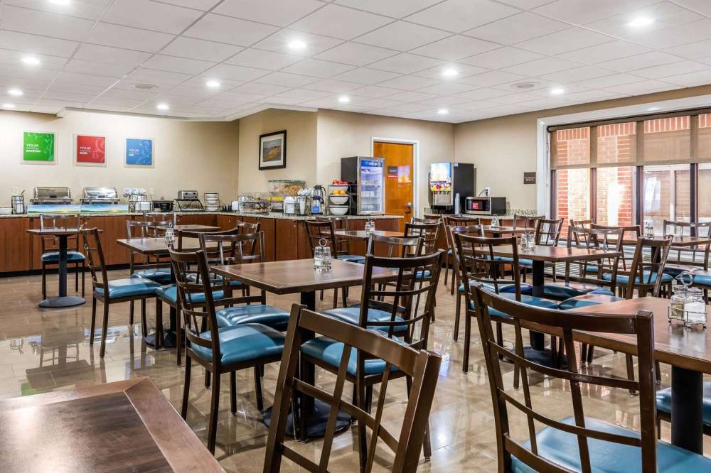 Comfort Inn And Suites Airport-American Way 2