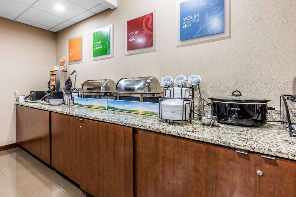 Comfort Inn And Suites Airport-American Way 9