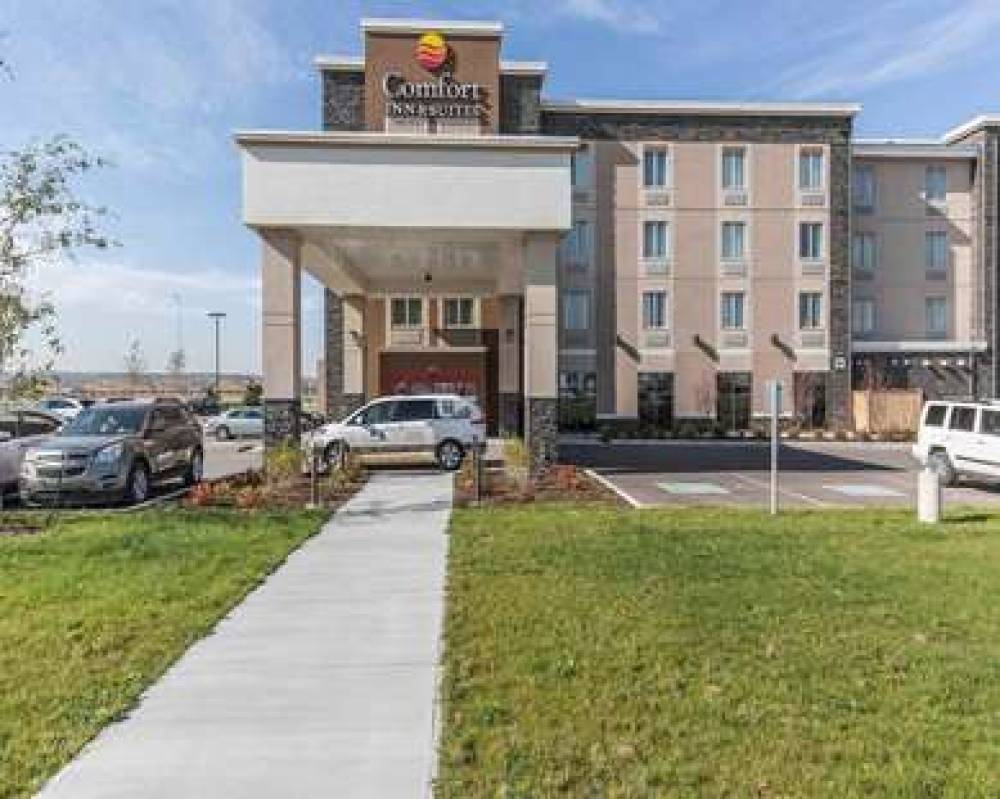 COMFORT INN AND SUITES AIRPORT NORT 1
