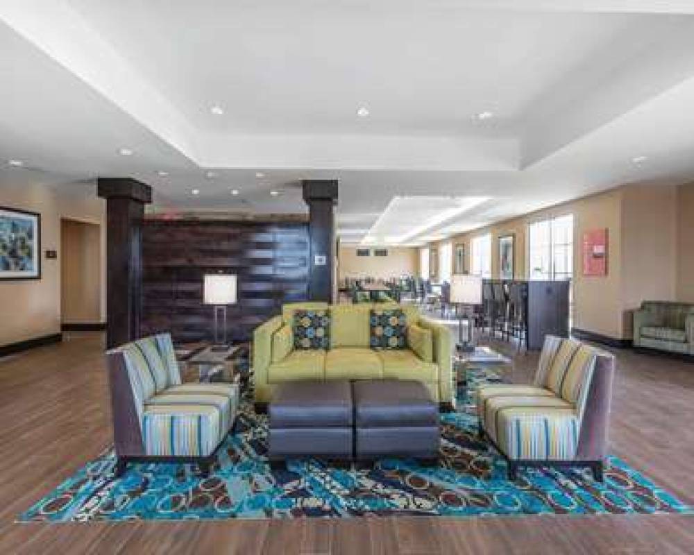 COMFORT INN AND SUITES AIRPORT NORT 6