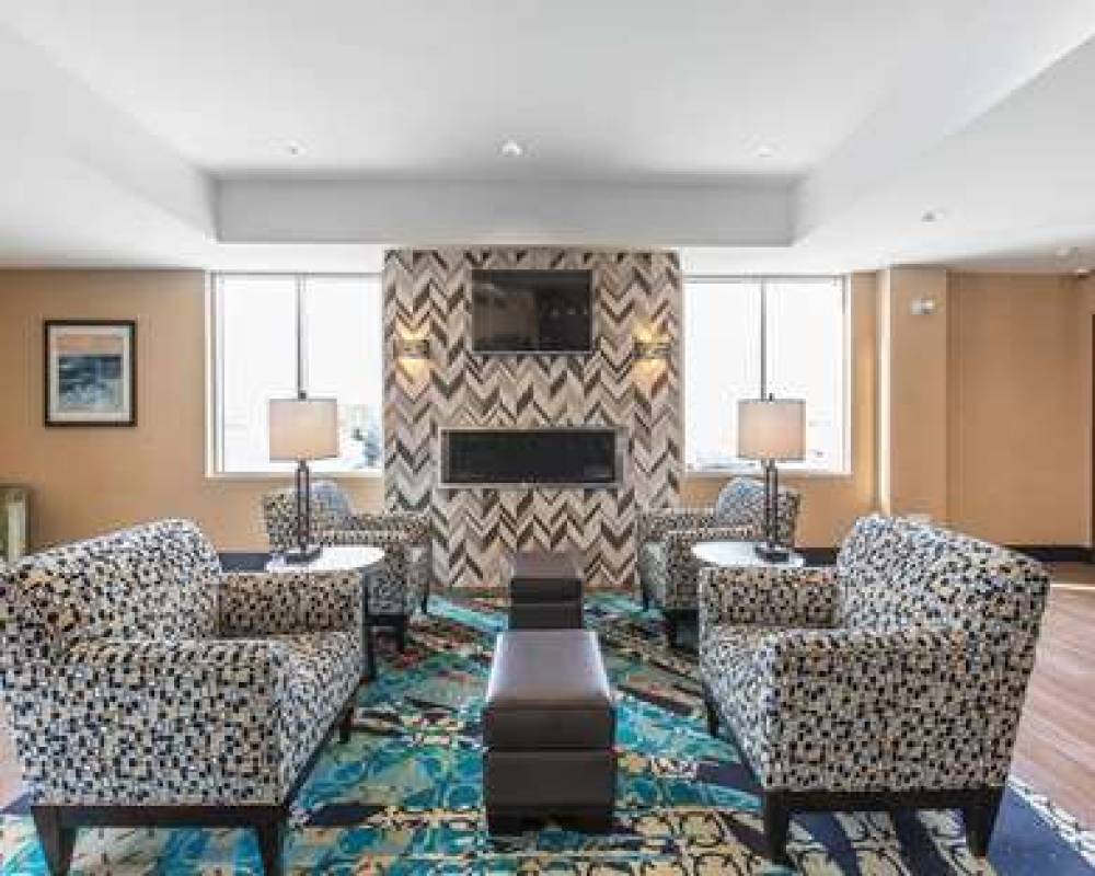 COMFORT INN AND SUITES AIRPORT NORT 7