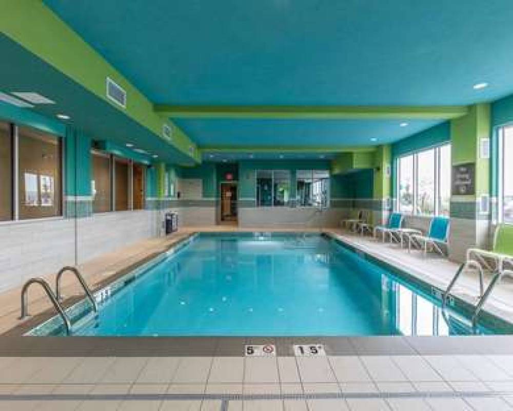 COMFORT INN AND SUITES AIRPORT NORT 9