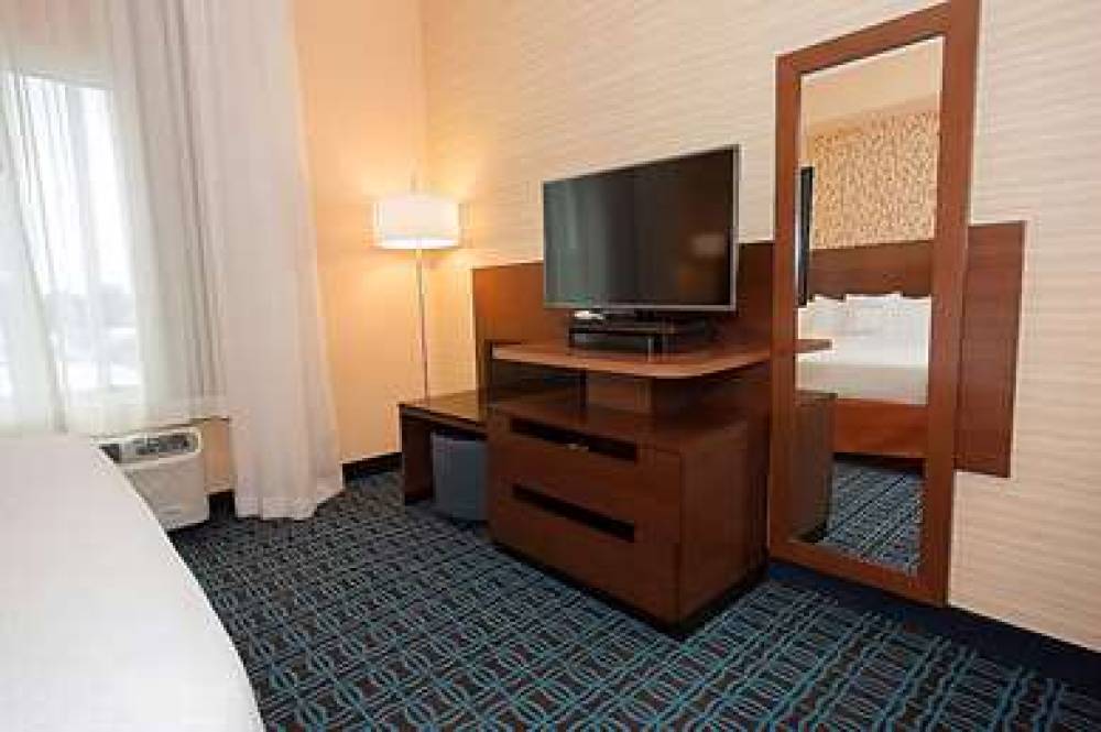 COMFORT INN AND SUITES AKRON 4