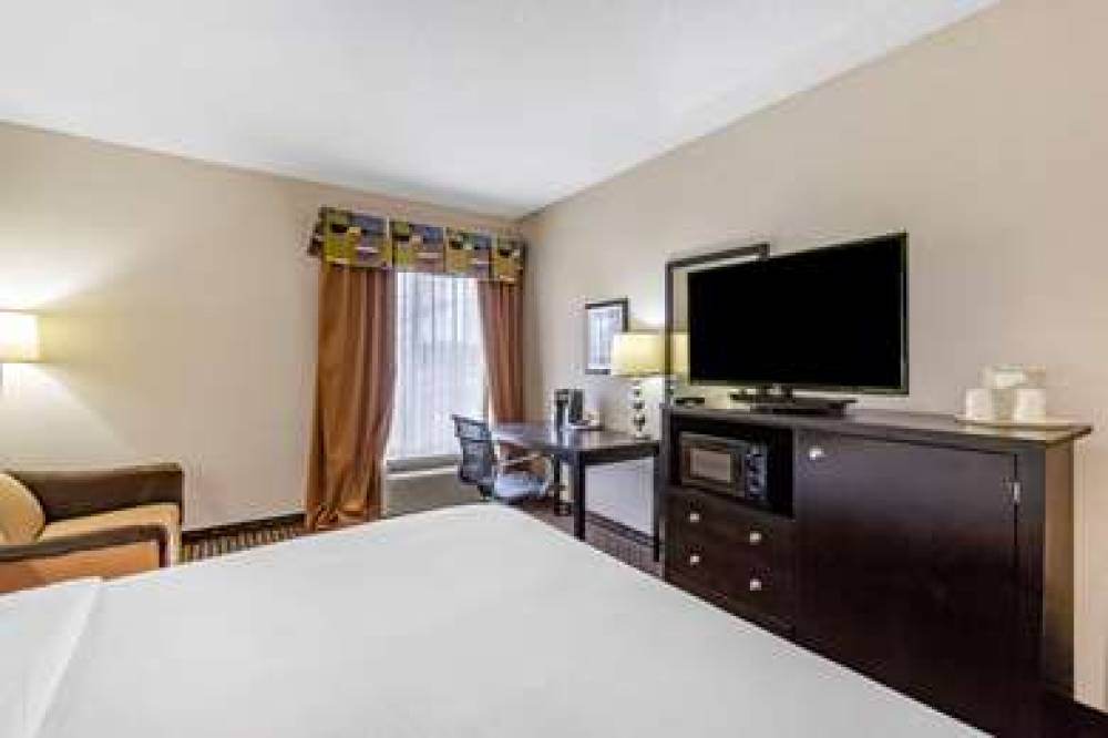 COMFORT INN AND SUITES ASHEBORO 10