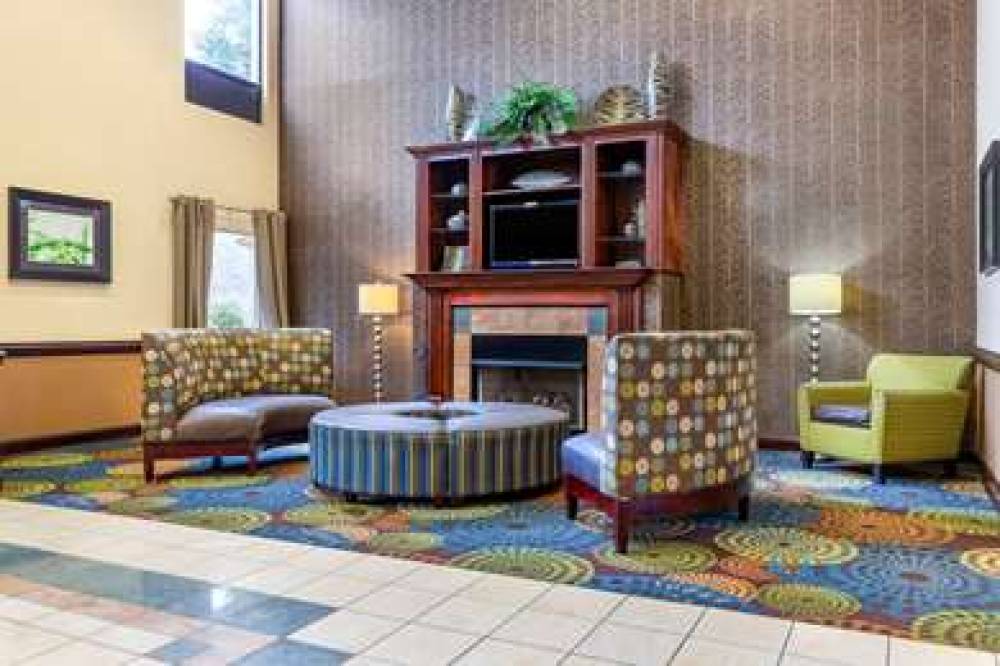 COMFORT INN AND SUITES ASHEBORO 4