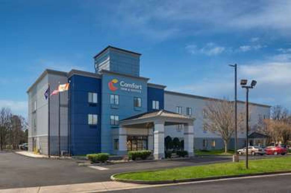 COMFORT INN AND SUITES ASHLAND - RI 9