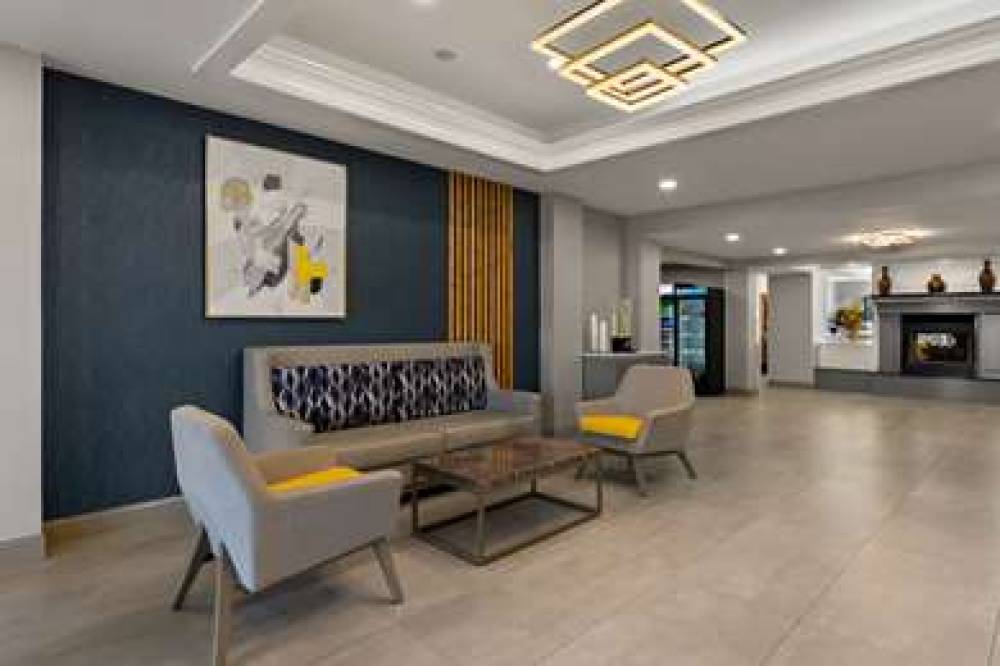 COMFORT INN AND SUITES ASHLAND - RI 1
