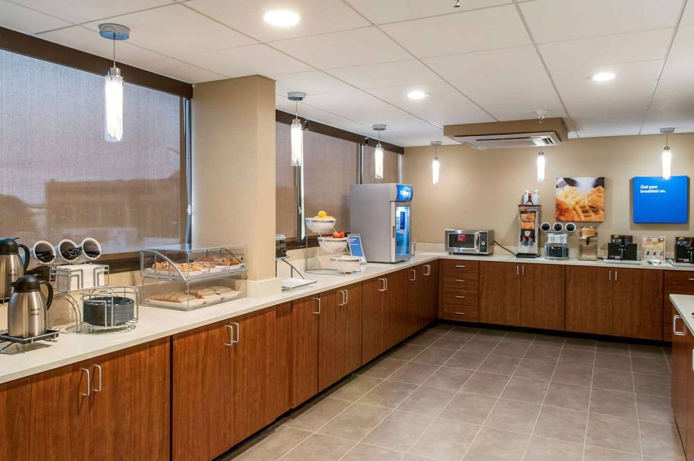 COMFORT INN AND SUITES AT COPELAND 8