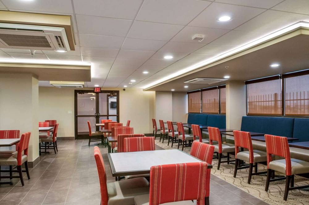 COMFORT INN AND SUITES AT COPELAND 5