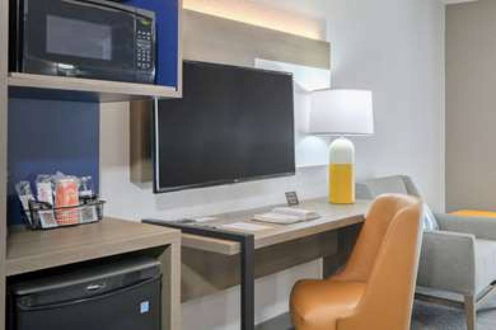 Comfort Inn And Suites At Dollywood Lane 8