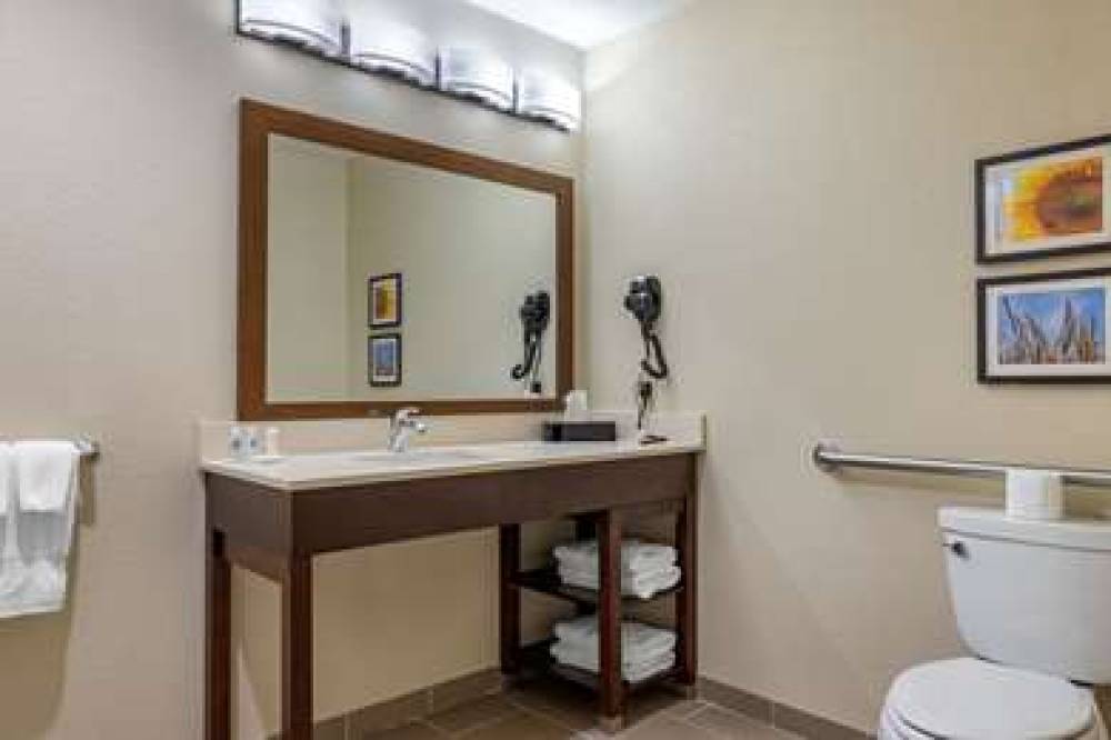COMFORT INN AND SUITES AUGUSTA 4