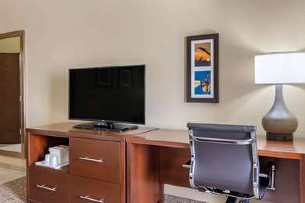 COMFORT INN AND SUITES AUGUSTA 8