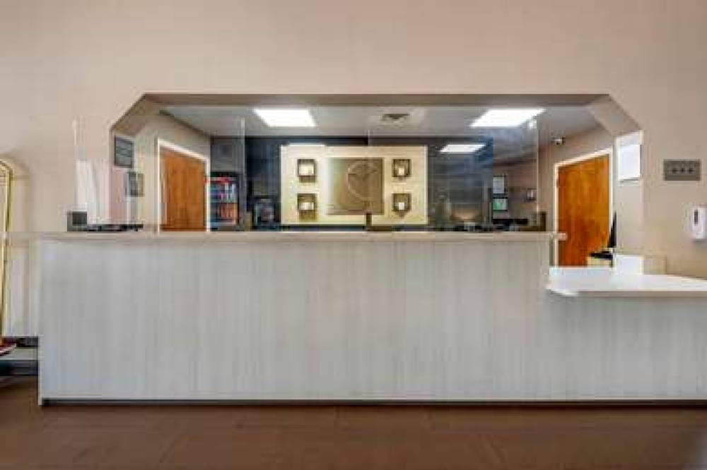 Comfort Inn And Suites 4
