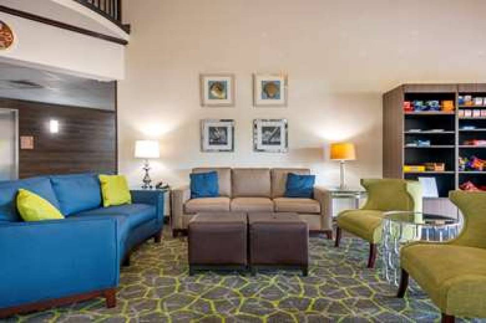 Comfort Inn And Suites 3